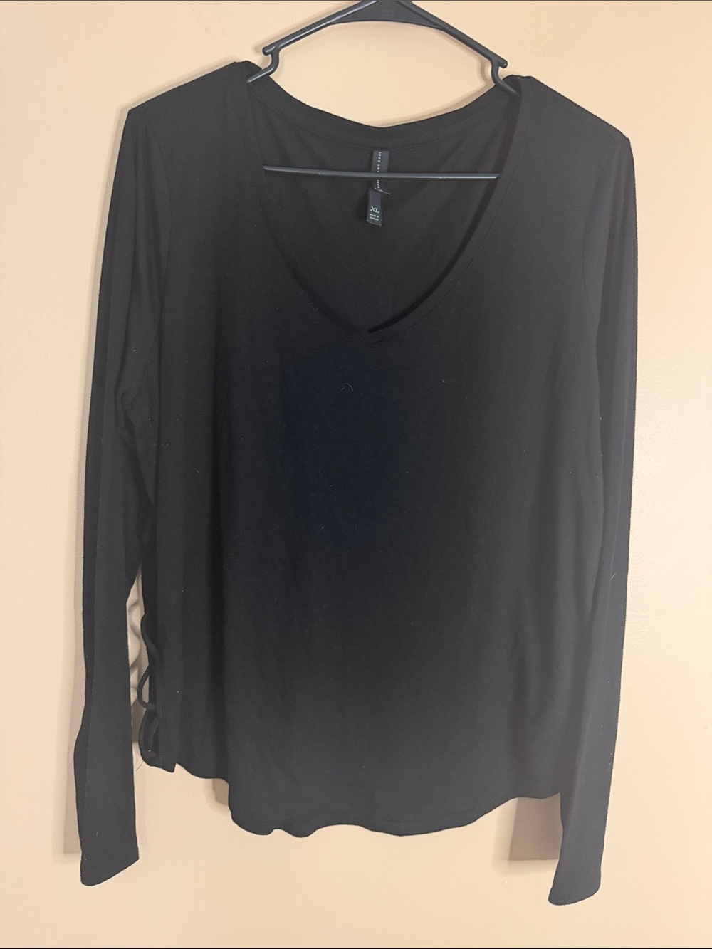 Women's Black V-Neck Long Sleeve Top - Unbranded